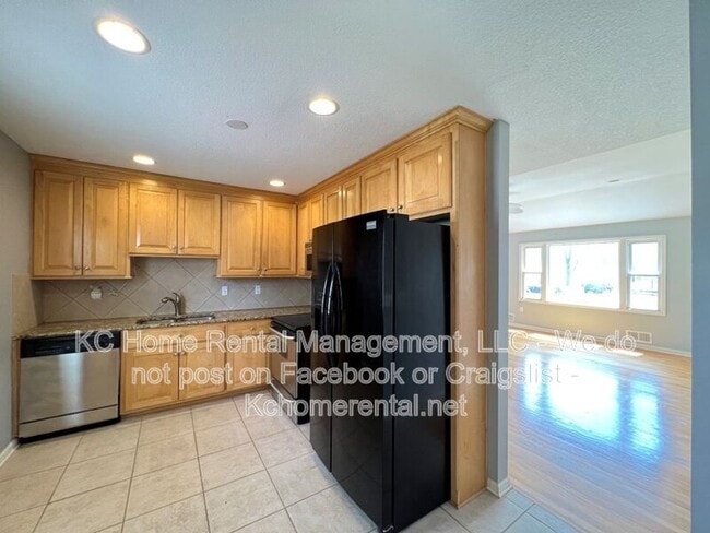 Building Photo - 1302 NE. 67th Terr