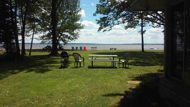 Foto del edificio - 6873 E Houghton Lake Dr