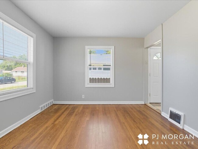 Foto del edificio - Stylish Updates + Spacious Yard + 2-Car Ga...