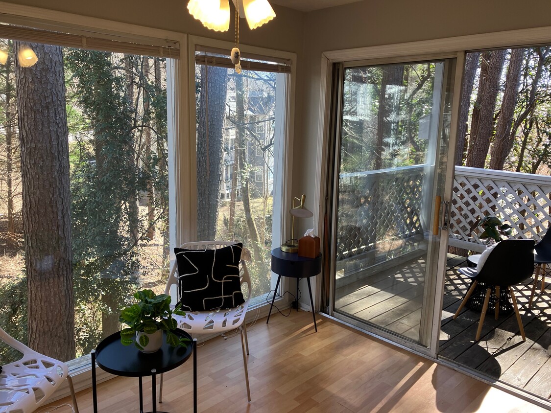 Sunroom and Patio undisrupted views - 702 Vicksburg Pl