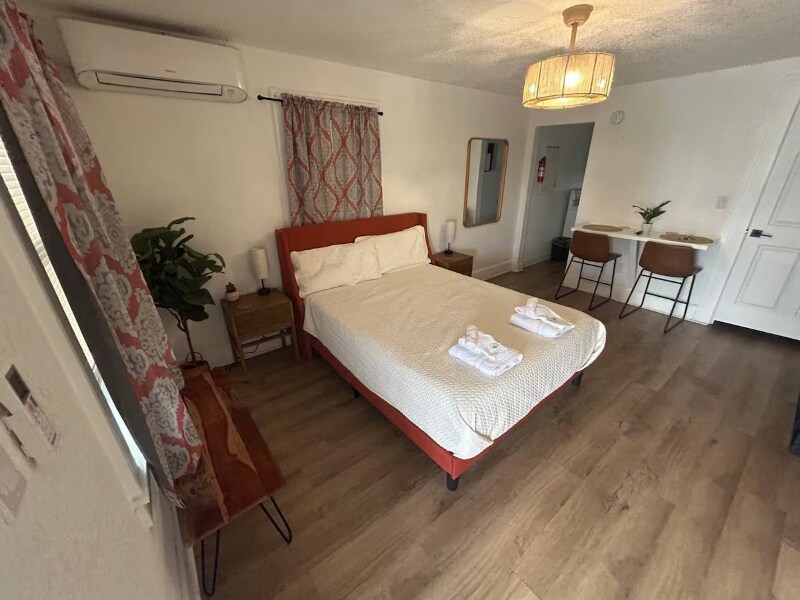 Foto principal - 805 4th Ave N