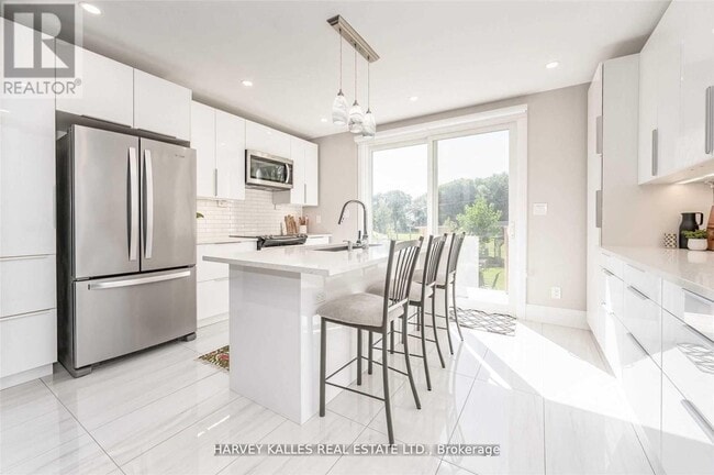 Building Photo - 26 Leyton Ave