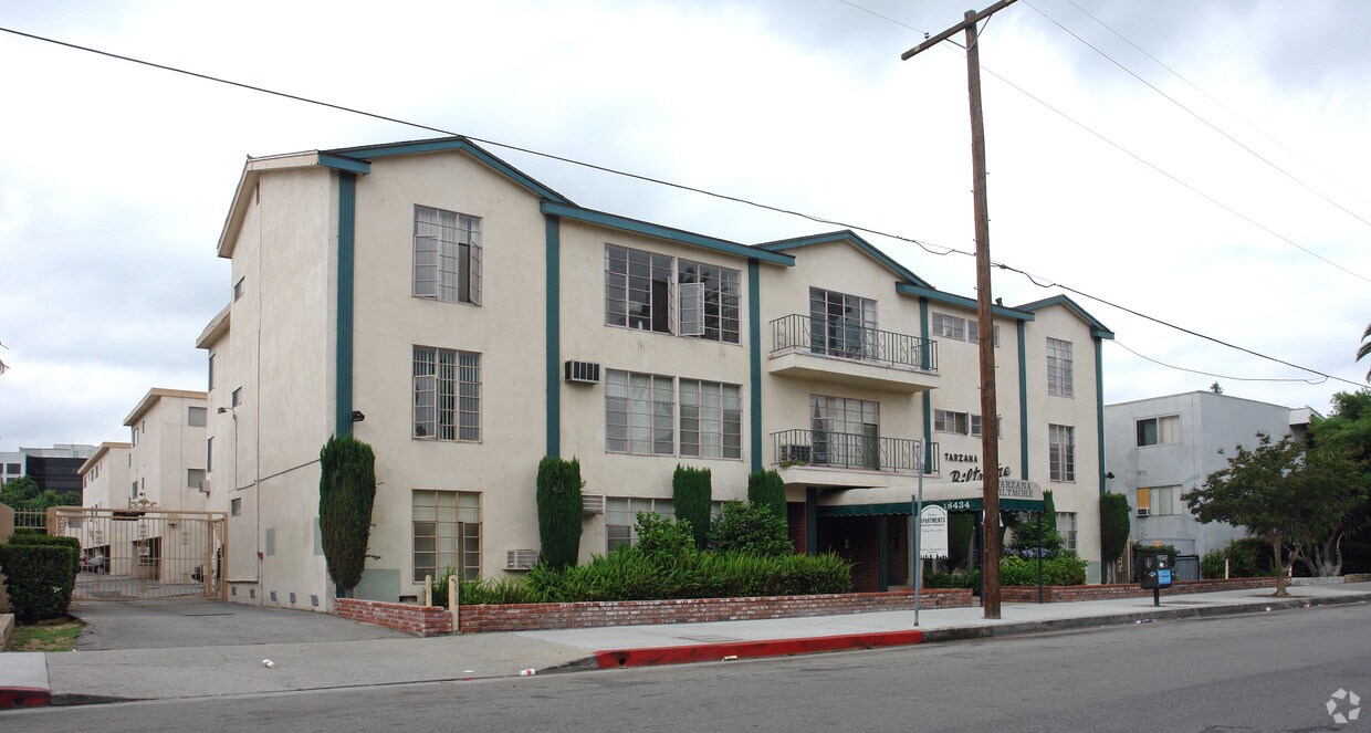 Building Photo - Tarzana Biltmore