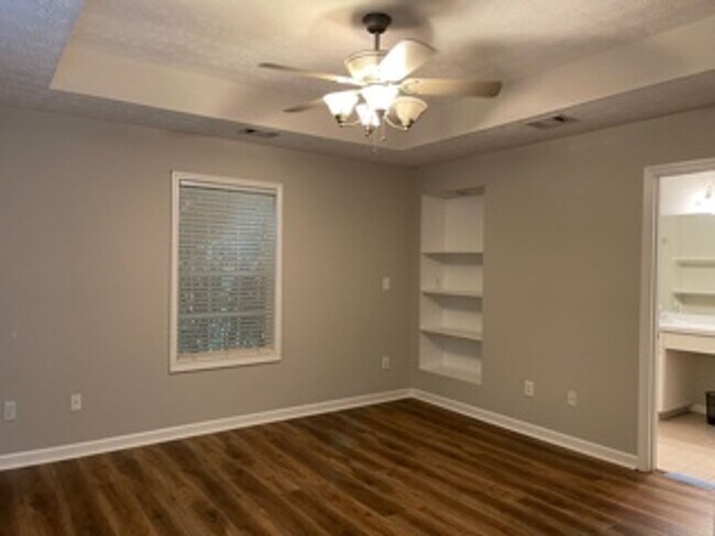 Building Photo - 2705 Cunningham Court