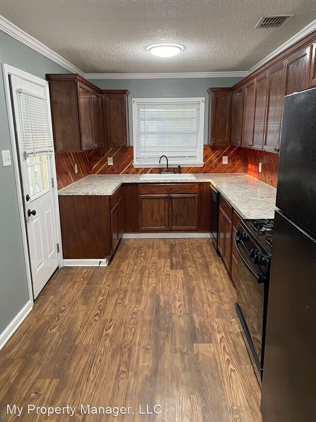 Foto del edificio - 3 br, 1 bath House - 1023 Peyton Avenue