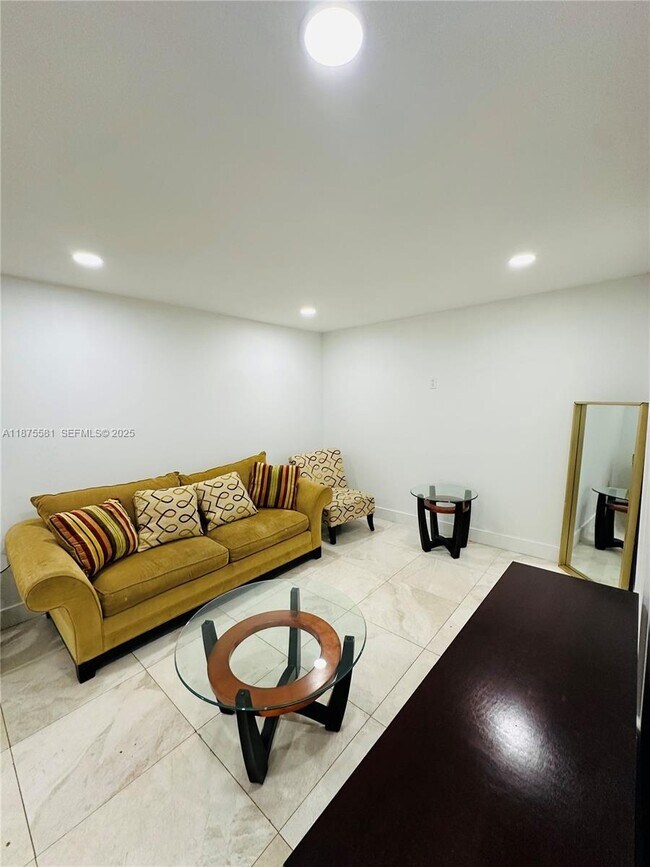 Building Photo - 1723 Jackson St