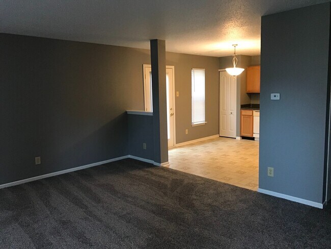Building Photo - Fishers - 3 BR home