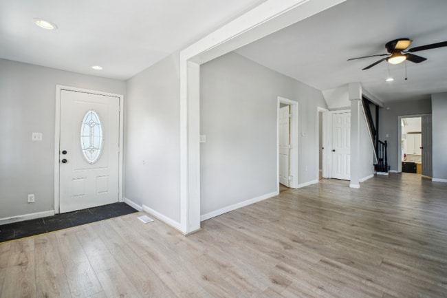 Building Photo - 296 Dixon Ave