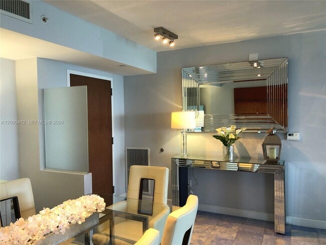 Foto del edificio - 6365 Collins Ave