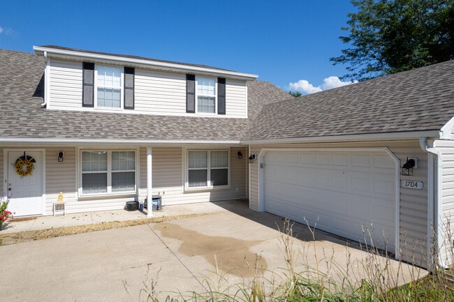Building Photo - 1704 Juniper Dr
