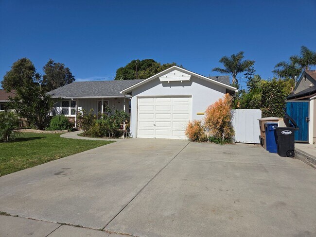 Foto del edificio - Mid-town Ventura 3 Bedroom 2 bath single level home