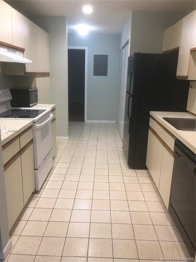 Building Photo - 3954 Cocoplum Cir