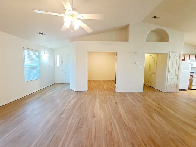 Foto del edificio - Charming 3 Bed 2 Bath Home in Huning Ranch