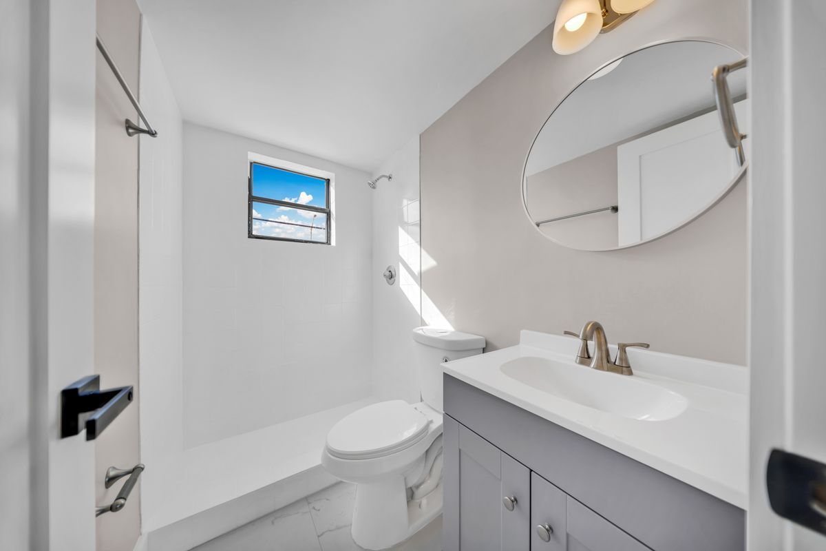 Primary Photo - 2770 W 60th, 201