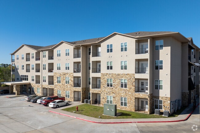 Building Photo - Pines at Frazier