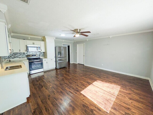 Building Photo - 460 Belvedere Dr
