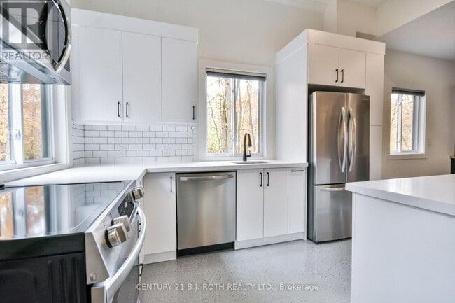 Building Photo - 10 Slalom Dr