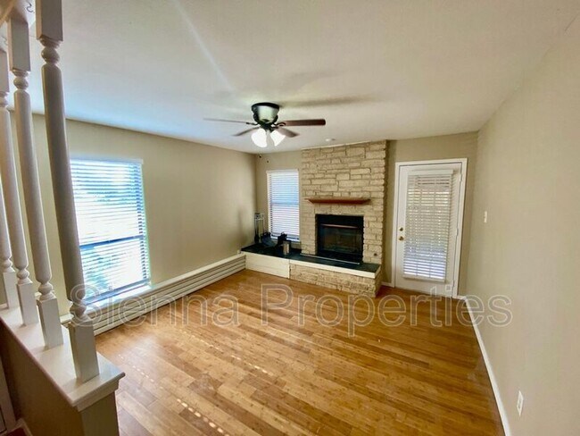 Building Photo - 6500 Columbia Oaks Ct