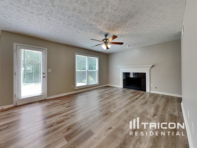 Building Photo - 2700 Peachtree Parc Ln