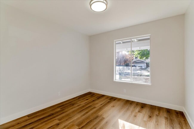 Building Photo - 1471 La Paz Ct