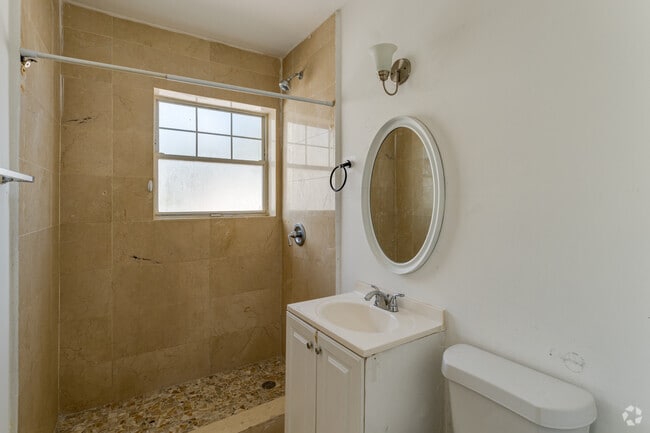 2 BD, 2 BA - 1,000SF - Bathroom - 160 S Shore Dr