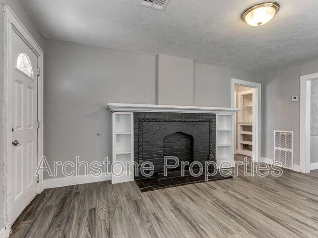 Building Photo - 4409 N Military Ave