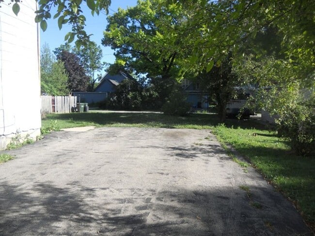 Building Photo - 205 Park St