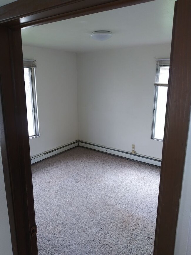 Building Photo - 6272 N. 101st St. Apt. 206- 2 Bedroom Upper