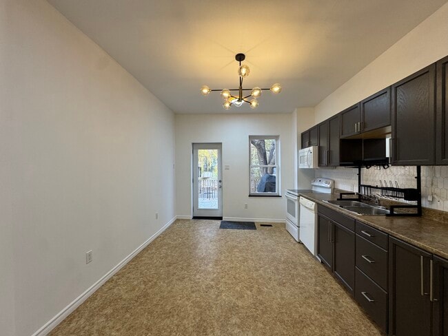 Building Photo - 310 Riverdale Av