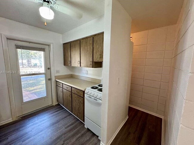 Foto del edificio - 5100 Rilma Ave