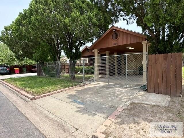 Foto del edificio - 2024 E 19th St