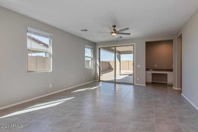 Foto del edificio - 17552 W Hadley St