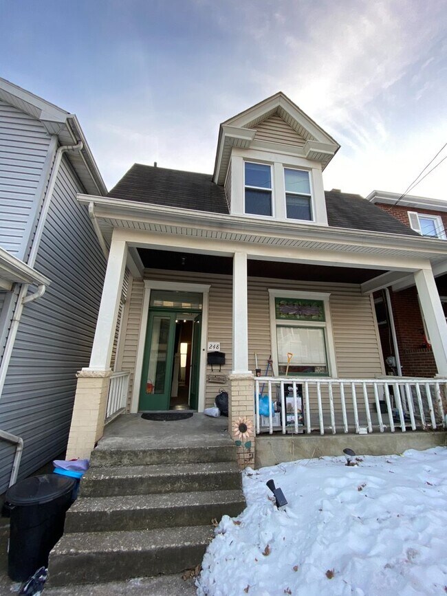 Foto del edificio - AVAILABLE MAY 2026 - Spacious 2 Bedroom Mt Washington Home!