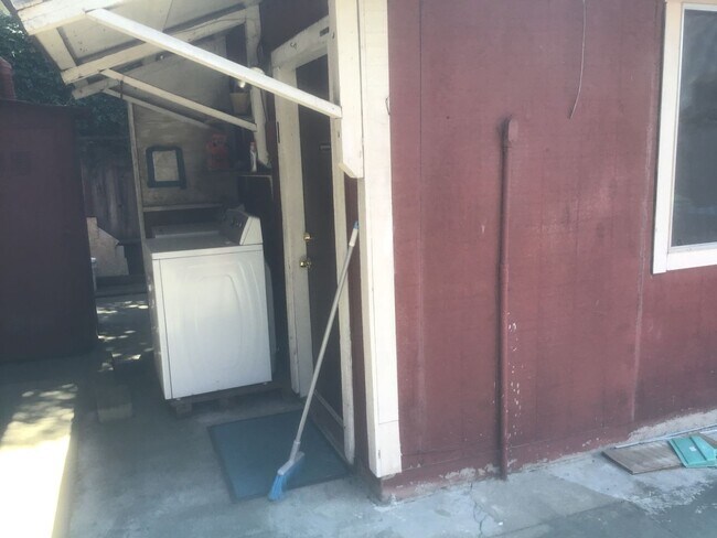 Building Photo - Cozy 1 Bedroom Single Family Home in Alame...
