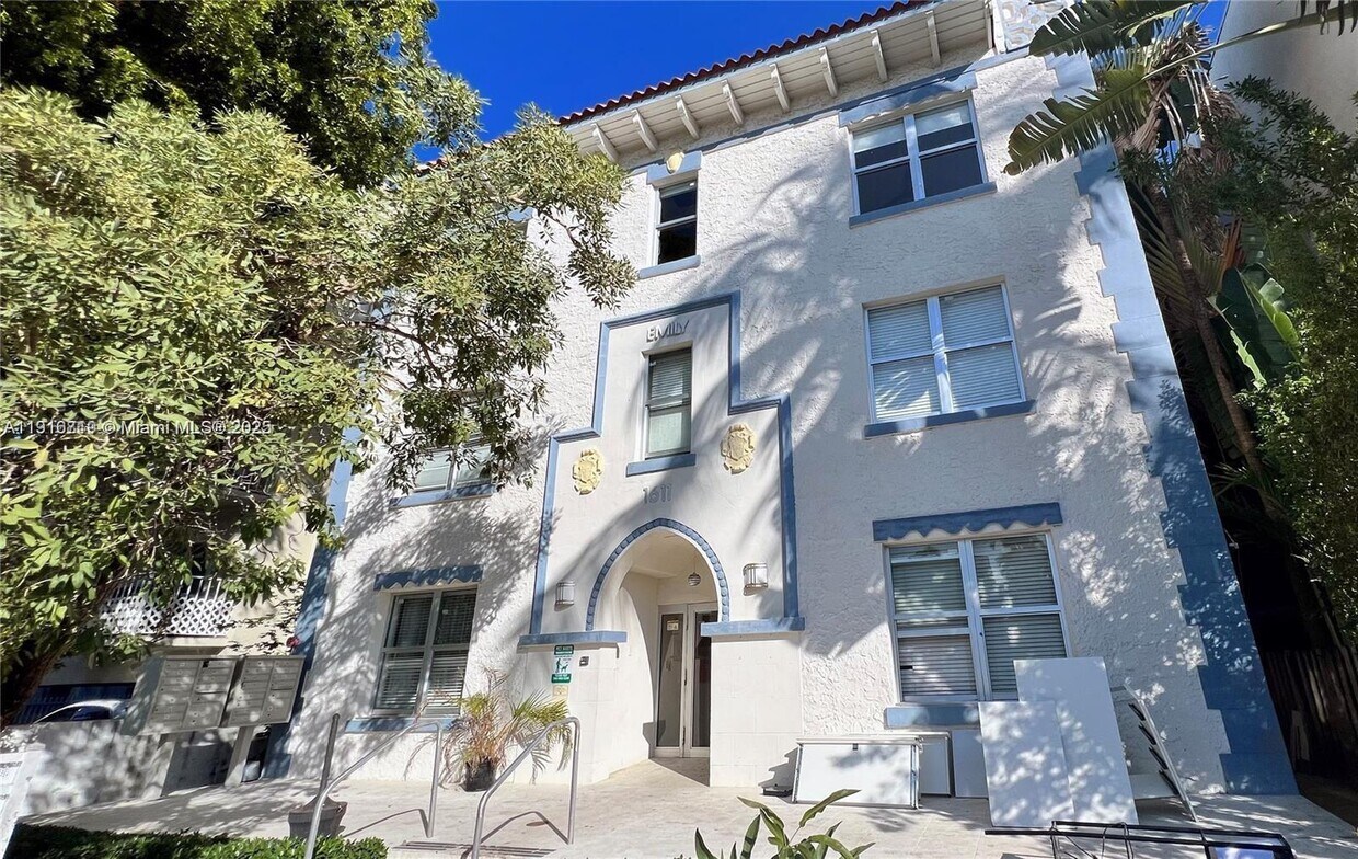 Primary Photo - 1611 Meridian Ave