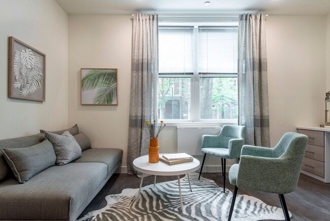Interior Photo - Luna on Pine