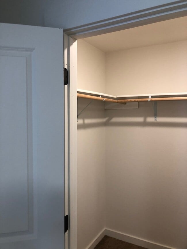 Building Photo - 4.5 Bathrooms ! 4 large bedrooms! Close to CWU
