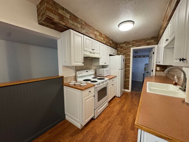 Foto del edificio - 632 NE Meadow Ave