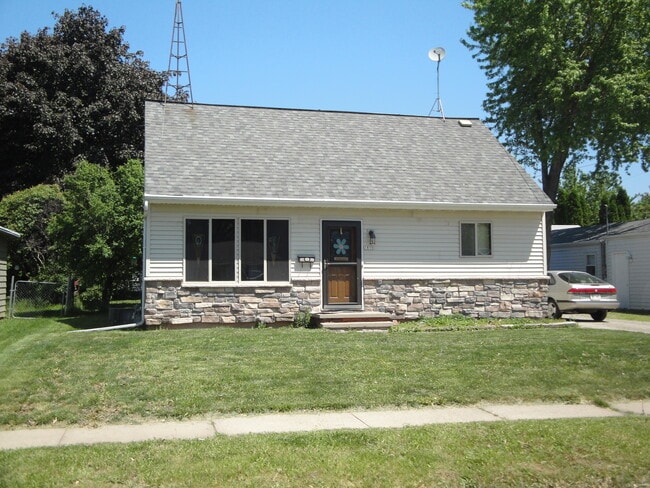 Building Photo - 1810 Roosevelt Ave