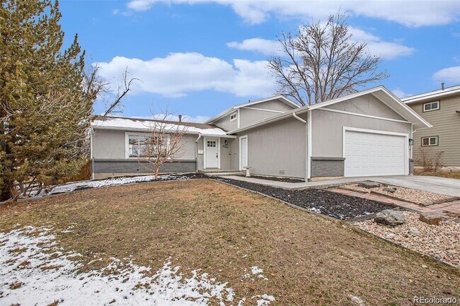 Foto del edificio - 8369 E Briarwood Ave