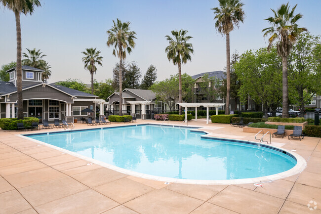 Piscina - Fountains at Emerald Park