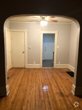 Building Photo - 2207 Latham St