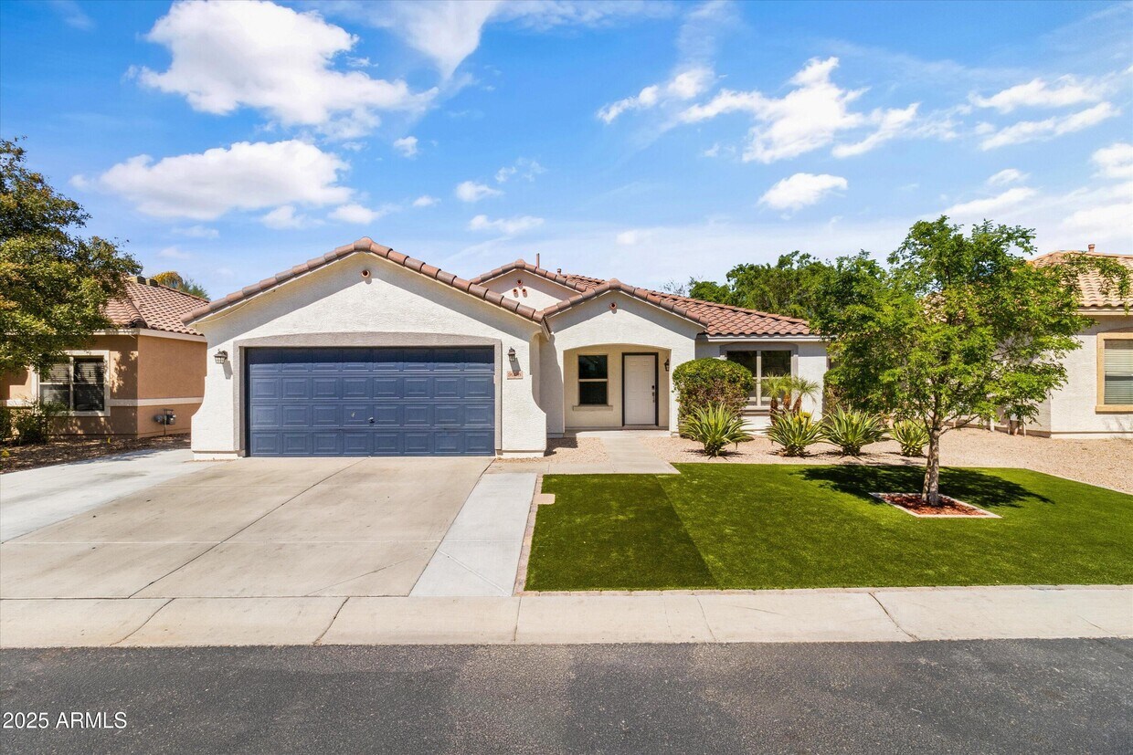 Foto principal - 9028 E Obispo Ave