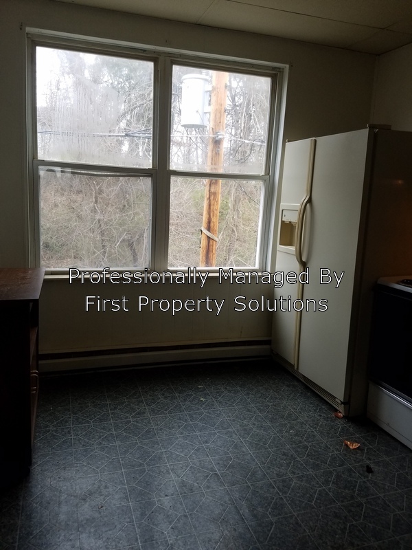 Building Photo - 422 City Ave