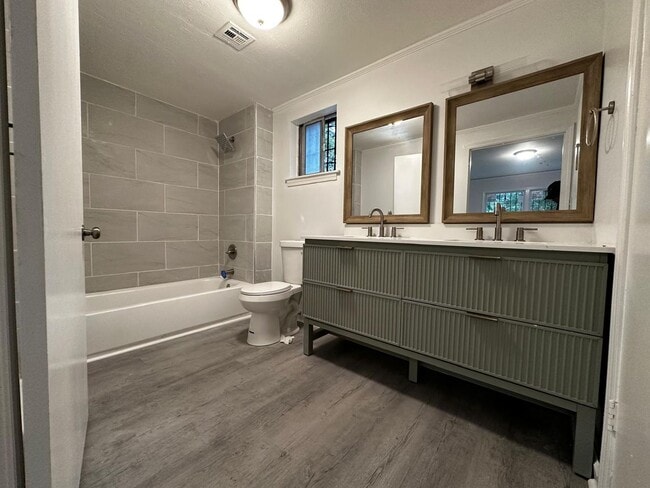 Building Photo - Spacious 5 Bed / 2 Bath home