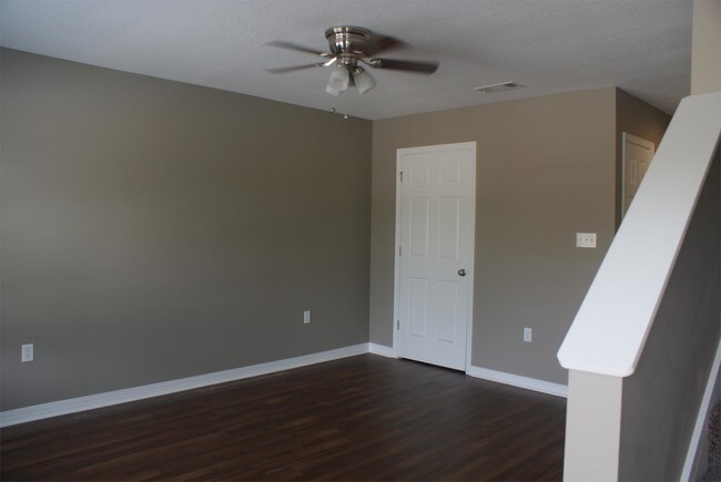 Photo - 200 E Cherry Dr Townhome