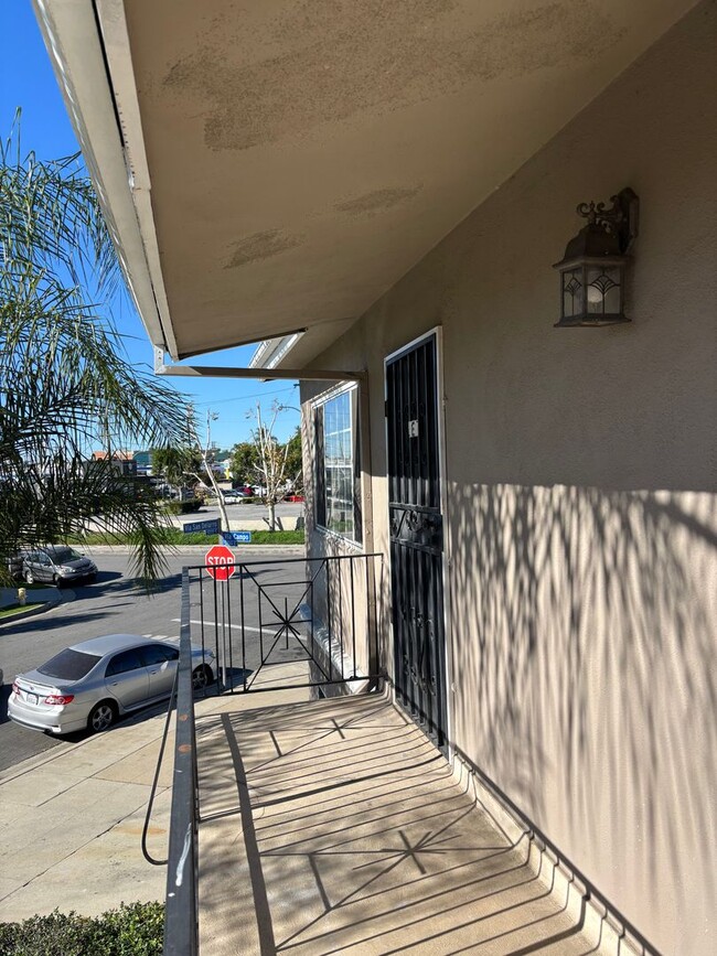 2 bedroom 1 bath available now in East LA! - 2 bedroom 1 bath available now in East LA! Apartment