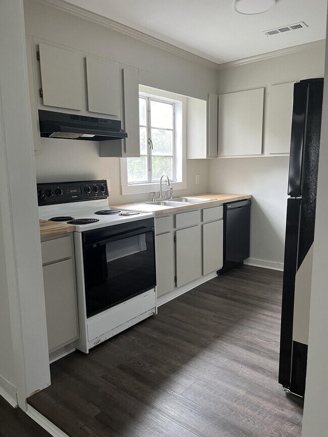 Foto del edificio - 1420 E 57th St
