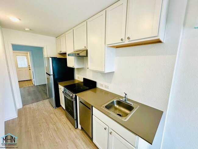 Photo - Straight Out of Your Favorite TV Show — This Mini-Home Marvel Has It All!