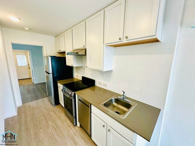Foto del edificio - Straight Out of Your Favorite TV Show — This Mini-Home Marvel Has It All!